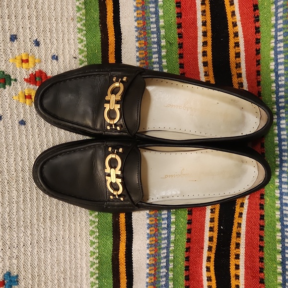 Salvatore Ferragamo Shoes - VINTAGE Salvatore Ferragamo Black Leather Women's Loafers size 8.5AA (Narrow)